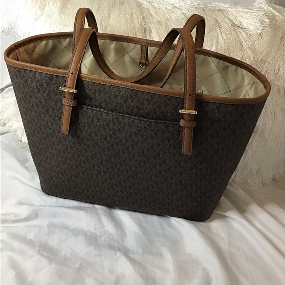 Michael Kors tote and wallet - Picture 2 of 5
